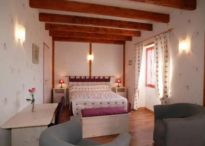 Au Bonheur Des Hotes En Auvergne * Egliseneuve-pres-Billom